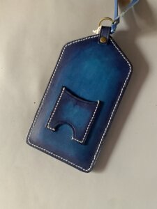 紺色のヌメ革　スマホポーチ